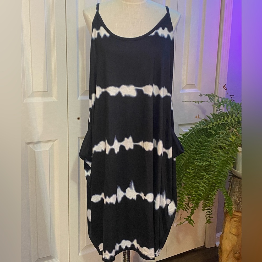 NWOT Tie-dye dress B/W 2XL Stretchy abs soft!